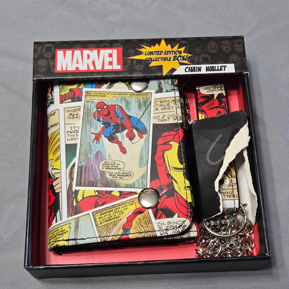 Marvel Spider-Man Swinging Comics Limited Edition Chain Wallet Box Set